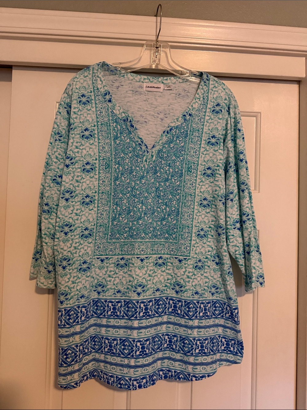 Bundle of 2 Lightweight V-Neck Tunics - Picture 2 of 8